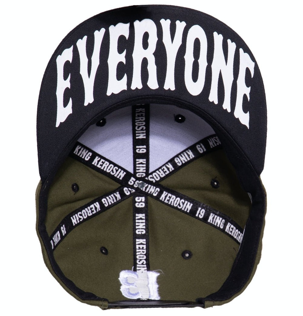 King Kerosin - Snapback Cap mit Frontstickerei und Print auf der Schirmunterseite «Fuck Everyone»