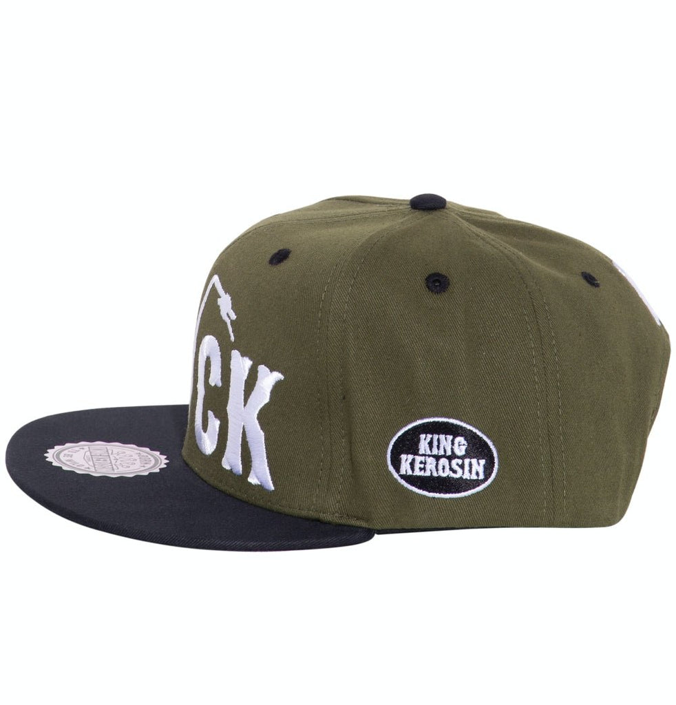 King Kerosin - Snapback Cap mit Frontstickerei und Print auf der Schirmunterseite «Fuck Everyone»