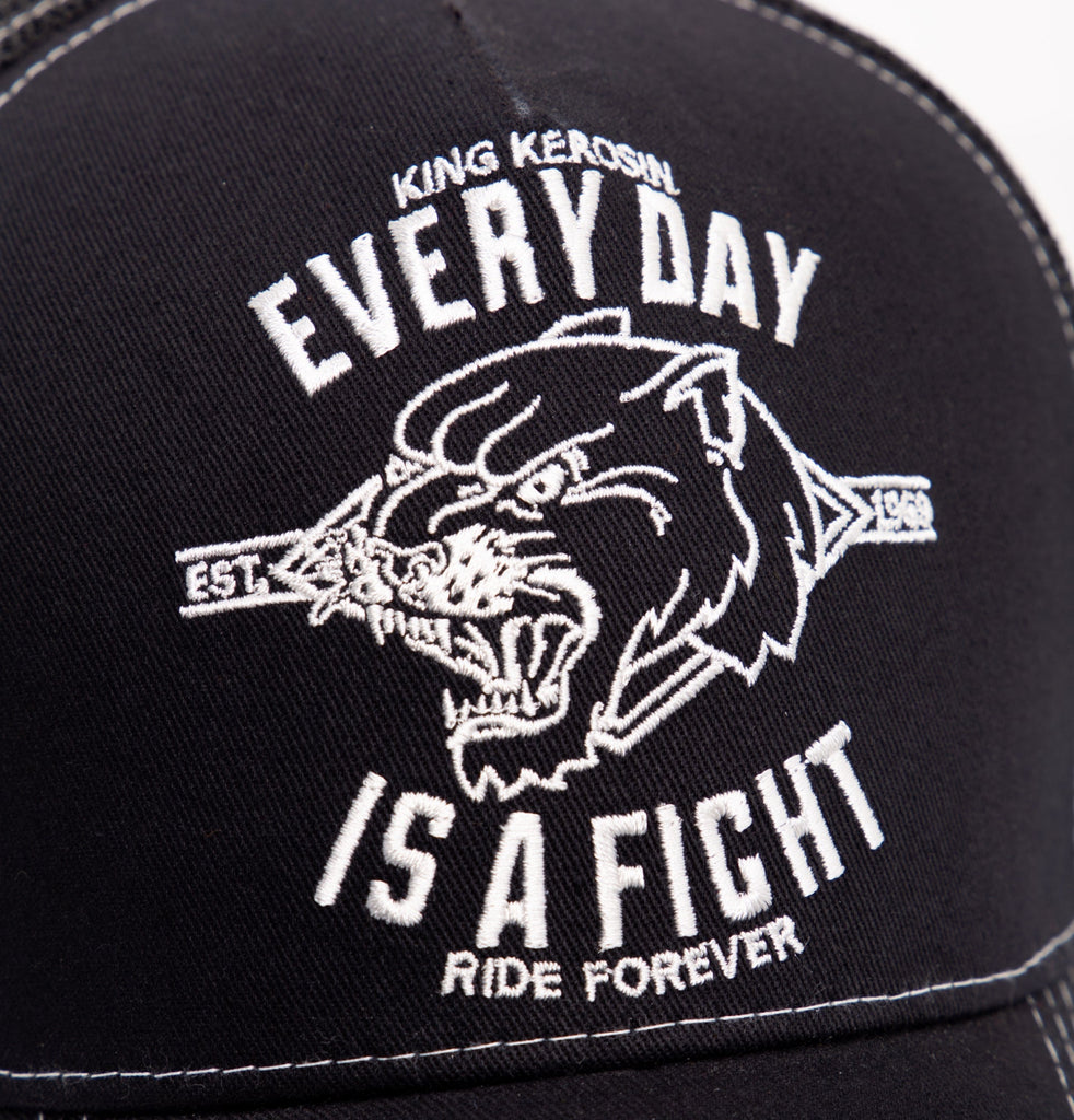 King Kerosin - Trucker Cap mit Motiv Stickerei «Every day is a fight»