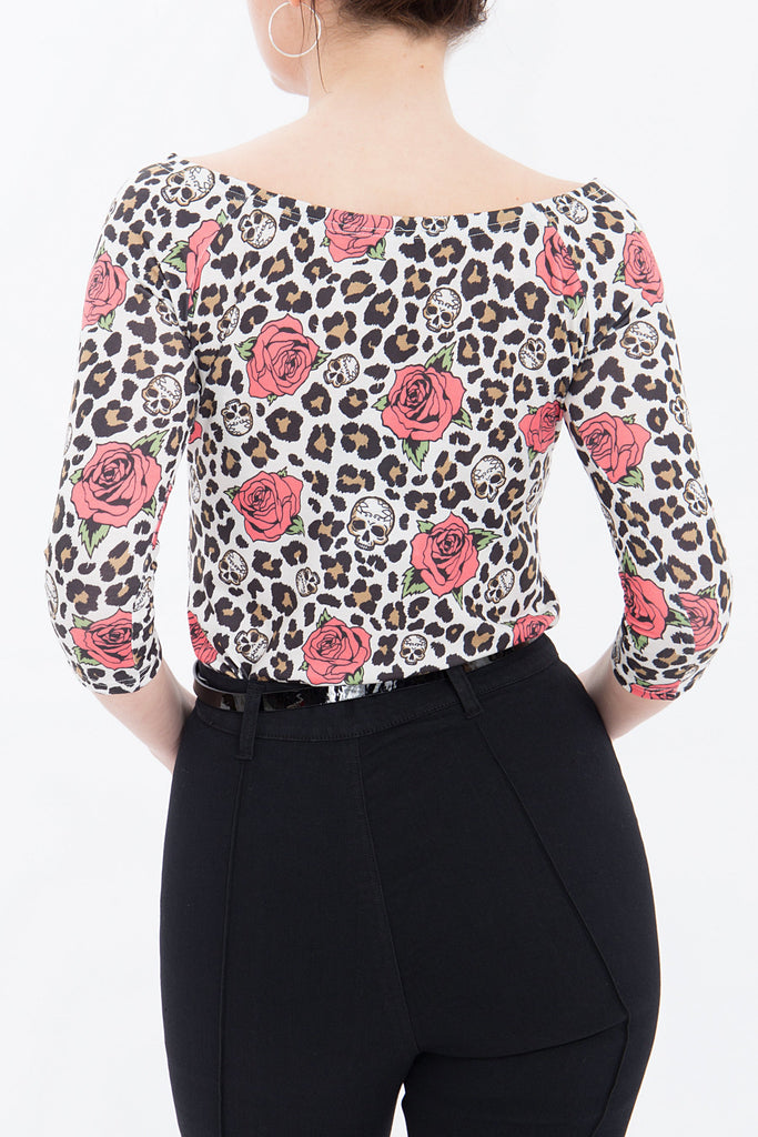 Queen Kerosin - Cropped Shirt mit Alloverprint «Leo & Roses»