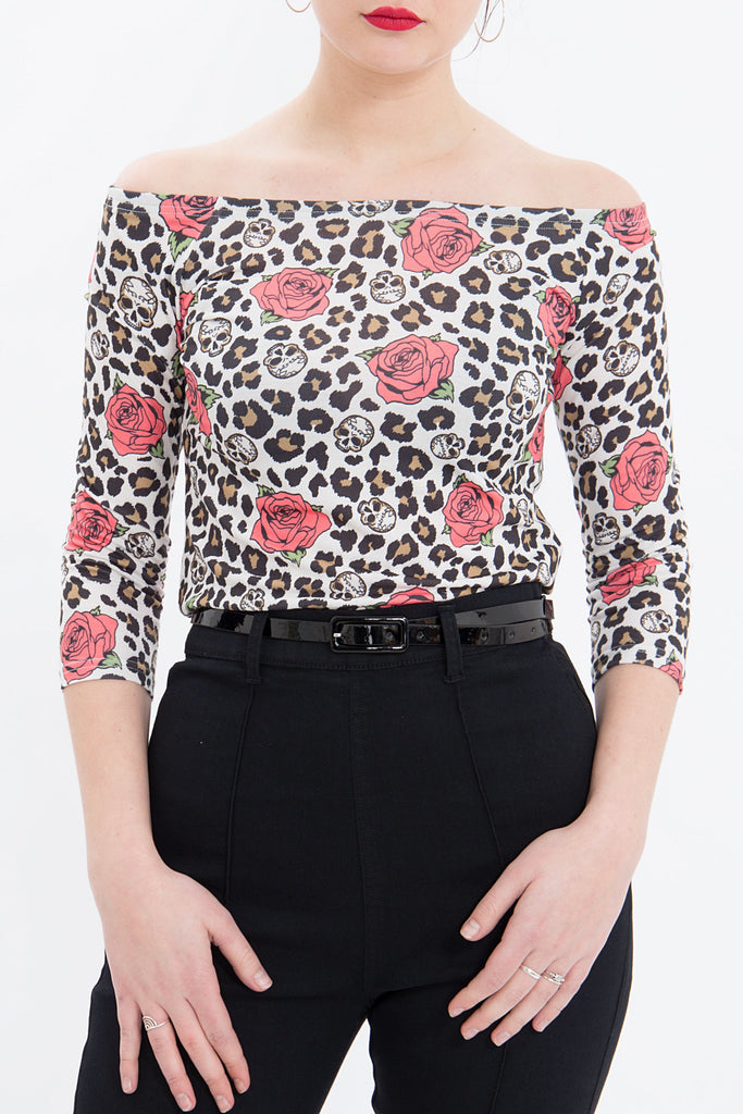 Queen Kerosin - Cropped Shirt mit Alloverprint «Leo & Roses»