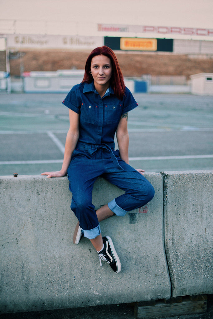 Queen Kerosin - Denim Jumpsuit mit Vintage Backprint «Gearhead»