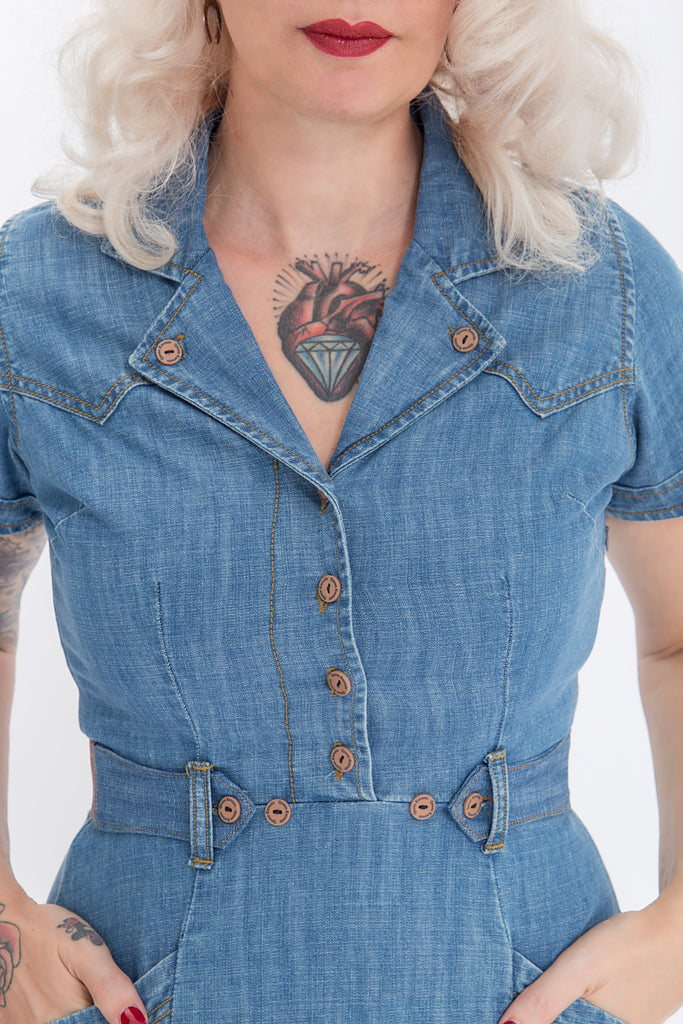 Queen Kerosin - Denim Kleid mit Western Stickereien «Western»