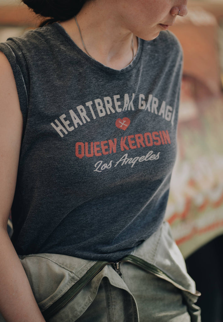 Queen Kerosin - Enzym Wash T-Shirt «Heartbreak Garage»