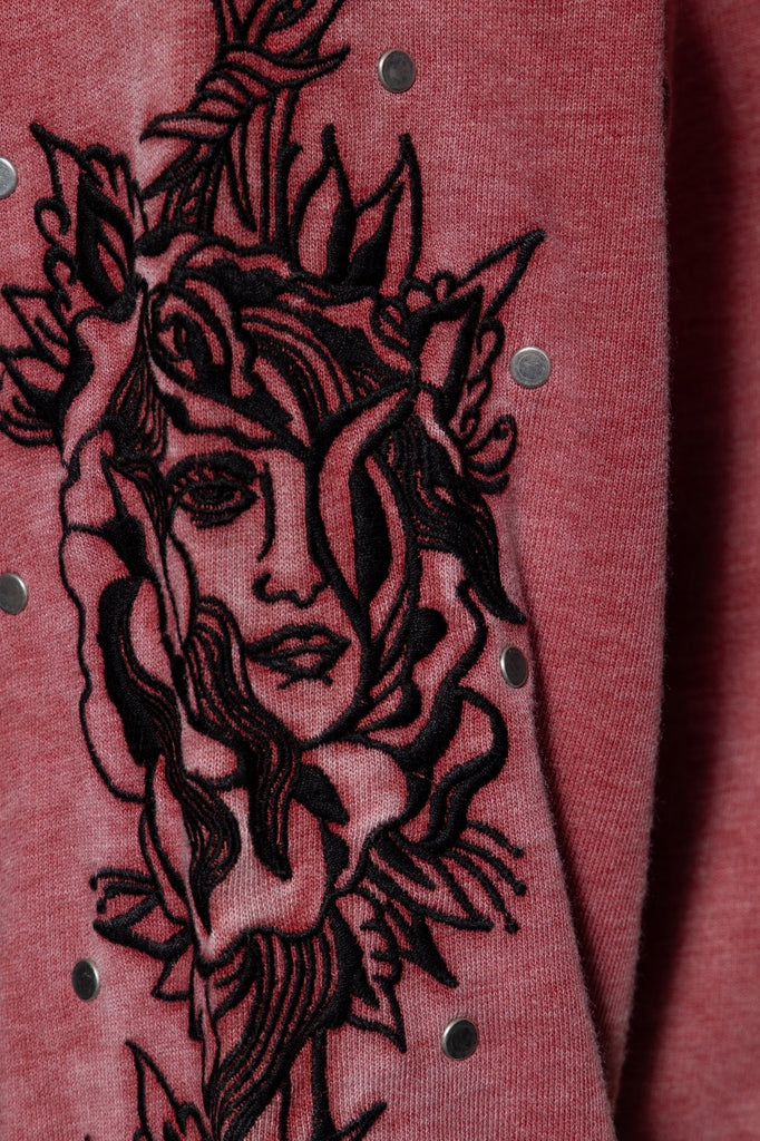 Queen Kerosin - Hoodie mit hochwertigen Stickereien und Nieten «Rose Face»