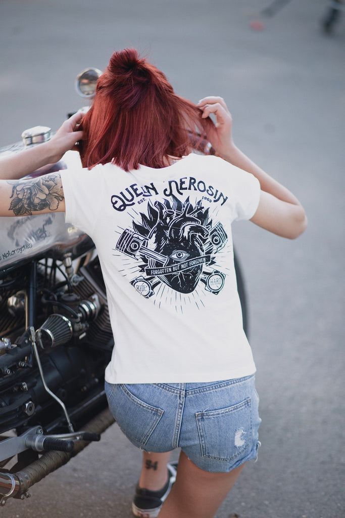 Queen Kerosin - Printshirt mit coolem Backprint «QK Heart»