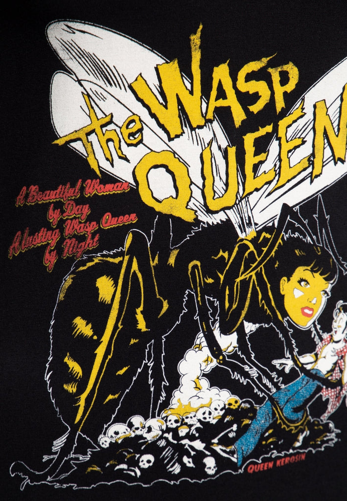 Queen Kerosin - Slim Fit T-Shirt mit V - Ausschnitt und Print «Wasp Queen»