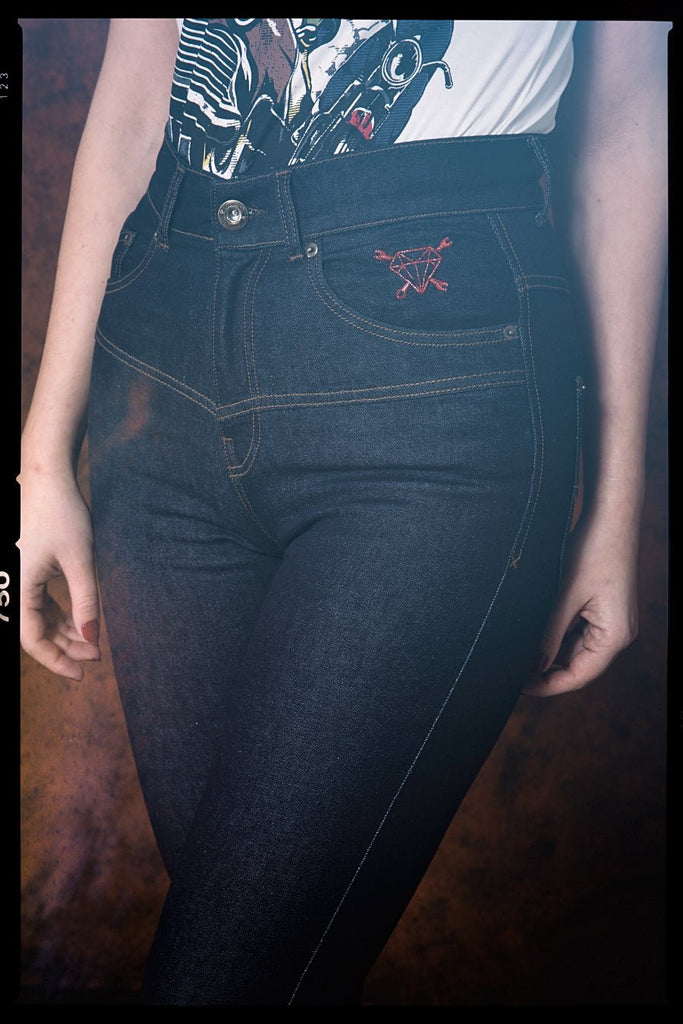 Queen Kerosin - High Waist Jeanshose im 5 Pocket Design «Betty»