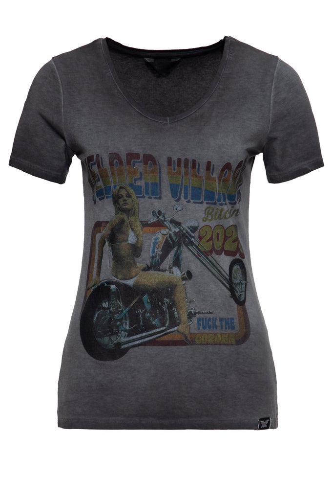 Queen Kerosin - Slim Fit T-Shirt mit Retro-Print und Oilwash-Effekt «Velden Village 2020»